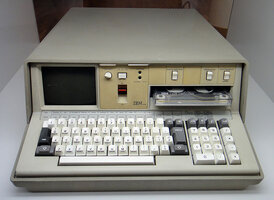 800px-IBM_5100_-_MfK_Bern.jpg