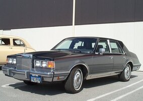 b1983_Lincoln_Continental.jpg