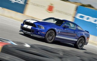 2013-Ford-Shelby-Mustang-GT500-side-in-motion.jpg