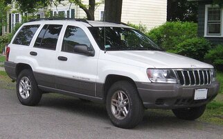 640px-99-03_Jeep_Grand_Cherokee_Laredo.jpg