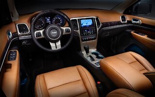 2012_Jeep_Grand_Cherokee_Overland_Summit_interior_21.jpg