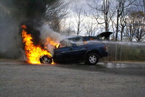 NORpariscarfire2.JPG
