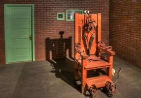 in-florida-the-electric-chair-has-been-used-since-the-united-states-overturned-its-moratorium-...jpg