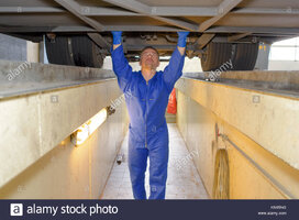 worker-in-garage-pit-KN05NG.jpg